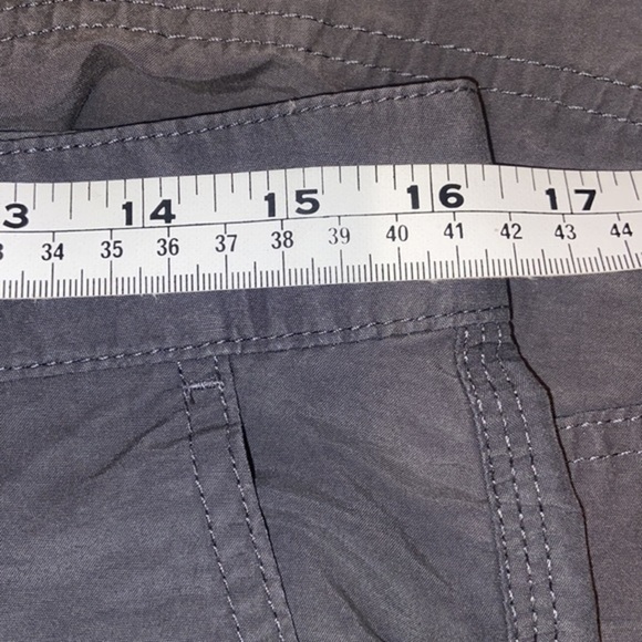2/30$ Men’s Columbia Dark‎ Gray slim fit Cargo shorts size 32 - Picture 8 of 10